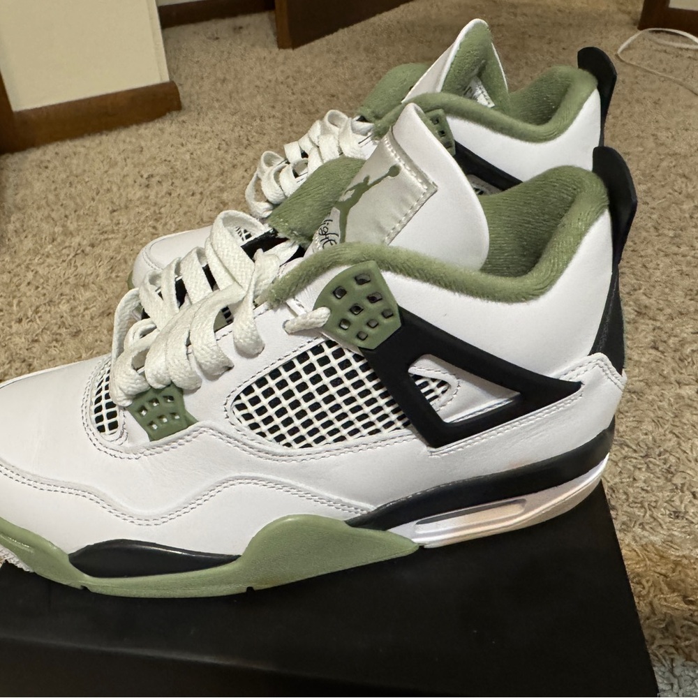 Jordan Women's Air Jordan 4 Retro - White, Green, Dark Ash